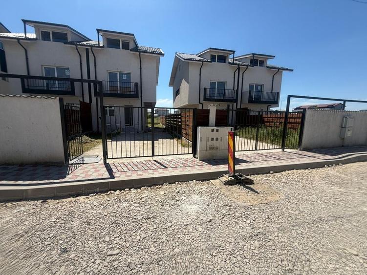 Duplex cu 5 camere cu Canalizare în Central