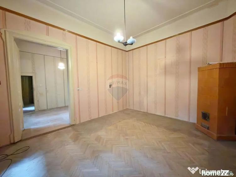 Apartament cu 3 camere semidecomandat în Central
