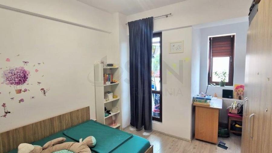 Apartament cu 3 camere decomandat în Jiului