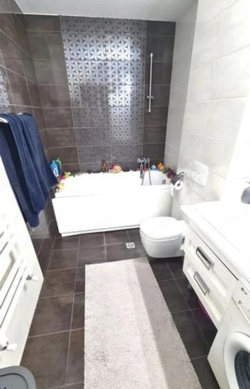 Apartament cu 2 camere decomandat în Trocadero