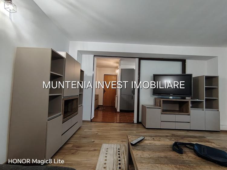 Apartament cu 3 camere decomandat în Teilor