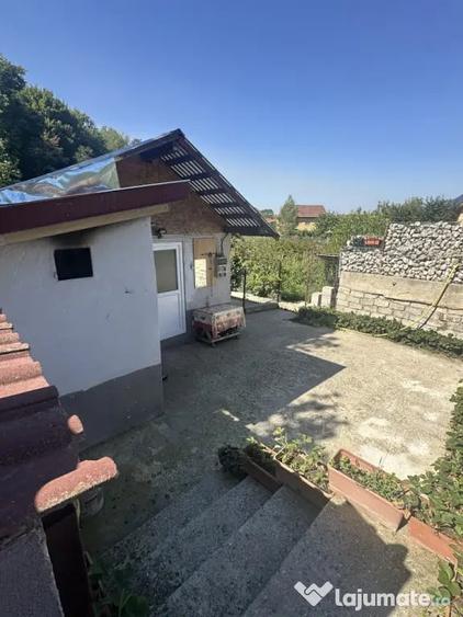 Casă cu 5 camere cu Teren 2800 Mp în Central