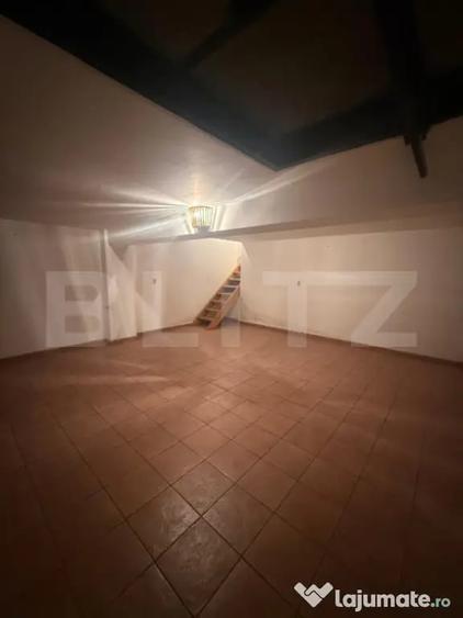 Casă cu 6 camere cu Teren 250 Mp în Bereasca