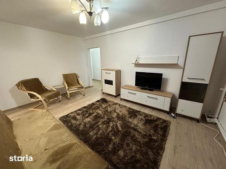 Apartament cu 3 camere semidecomandat, mobilat în Central
