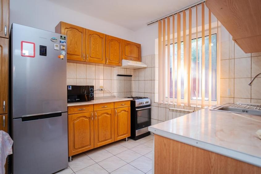 Duplex cu 4 camere cu Canalizare în Central