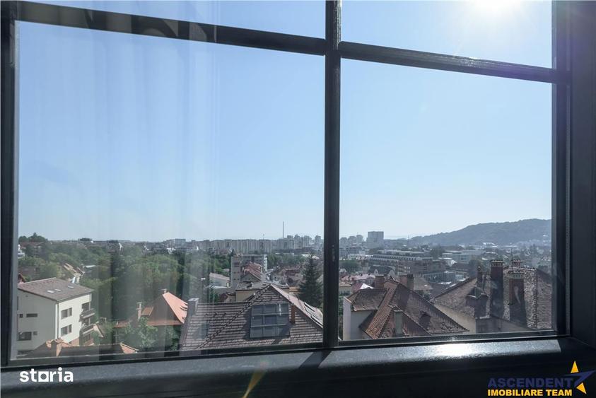 Casă cu 8 camere cu Canalizare în Centrul Istoric