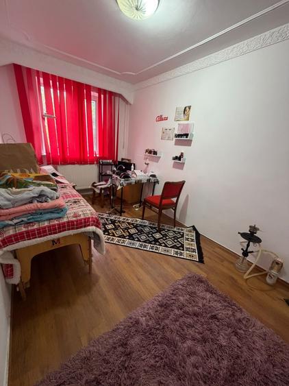 Apartament cu 3 camere semidecomandat în Hipodrom