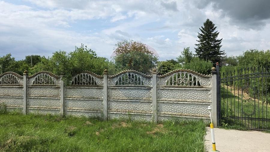 Casă cu 3 camere cu Teren 5063 Mp în Uzunu