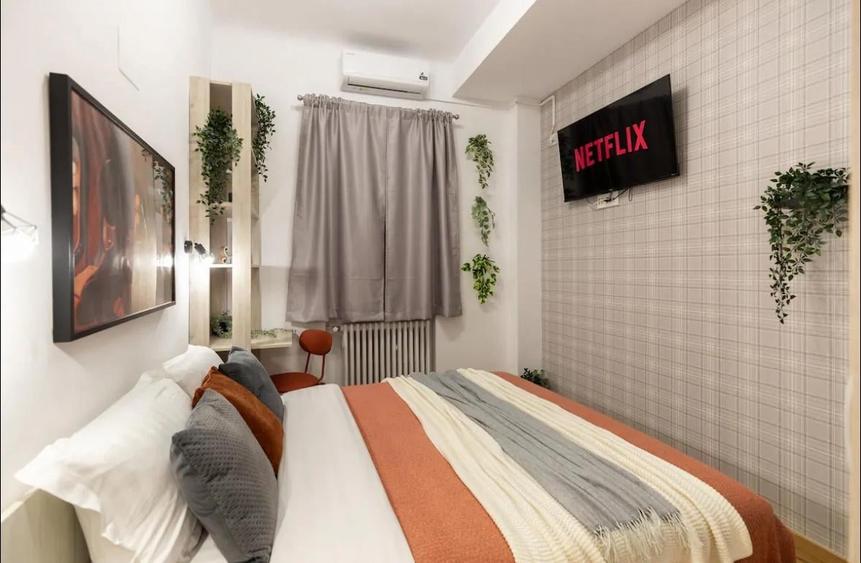 Apartament cu 3 camere semidecomandat în P-ța Romană