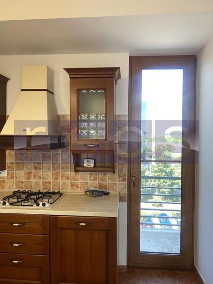 Apartament cu 3 camere decomandat, mobilat în Băneasa