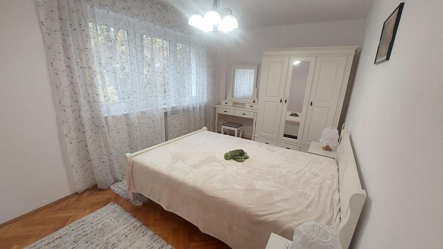 Apartament cu 3 camere semidecomandat, mobilat în Gheorgheni