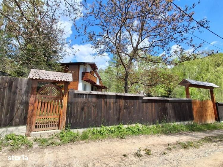 Casă cu 3 camere în Podu Corbului