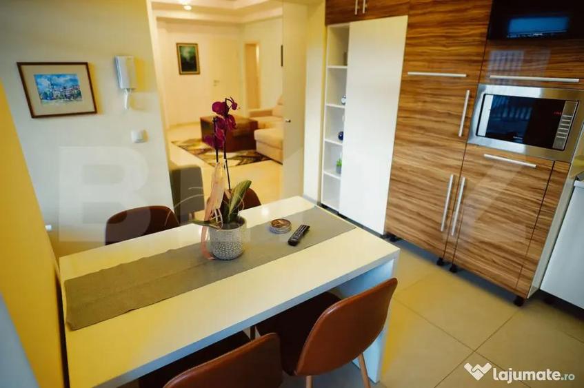 Apartament cu 4 camere decomandat, mobilat în Central