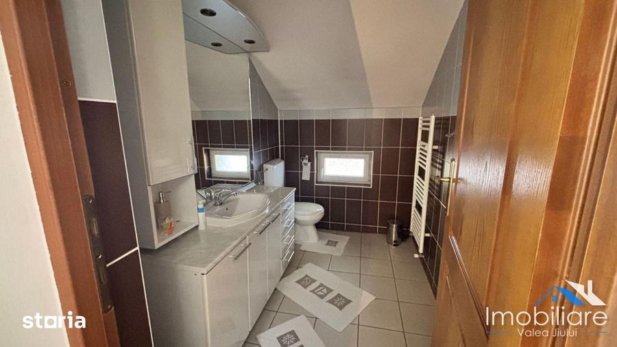 Casă cu 4 camere cu Teren 370 Mp în Central