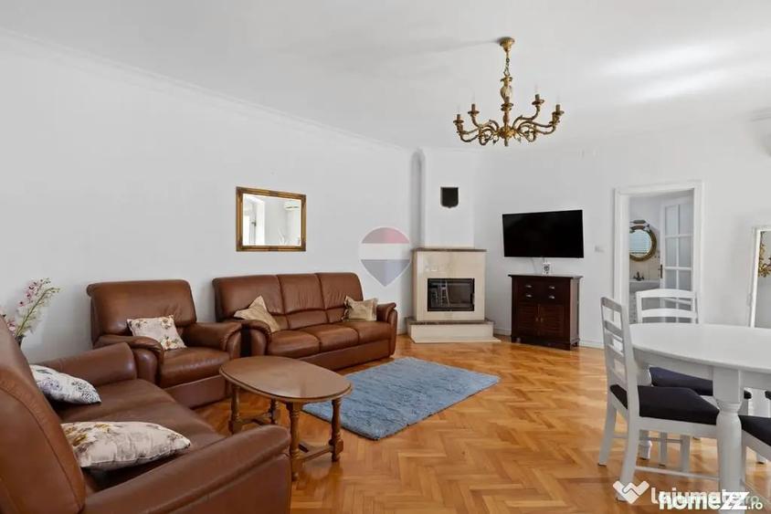 Apartament cu 3 camere semidecomandat în Central