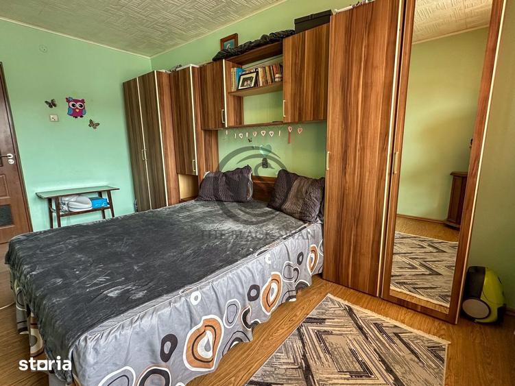Apartament cu 3 camere semidecomandat, mobilat în Malu Roșu