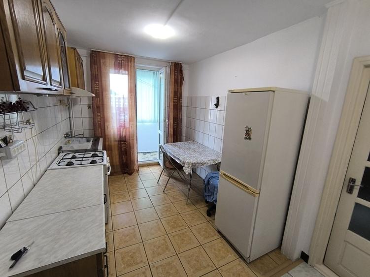 Apartament cu 2 camere decomandat în Precista