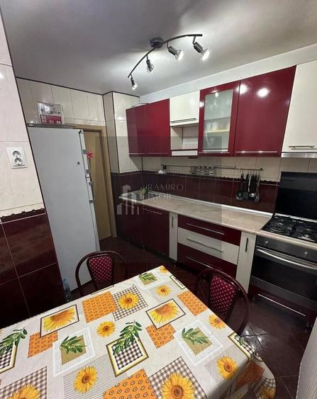 Apartament cu 4 camere decomandat în Titan
