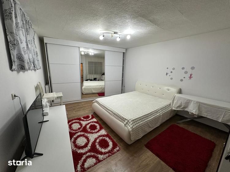 Casă cu 5 camere cu Teren 456 Mp în Florești