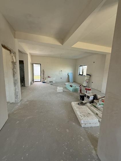 Casă cu 4 camere decomandat în Agigea