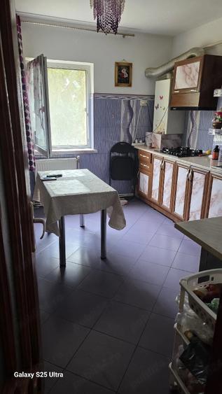 Apartament cu 3 camere decomandat în Horia