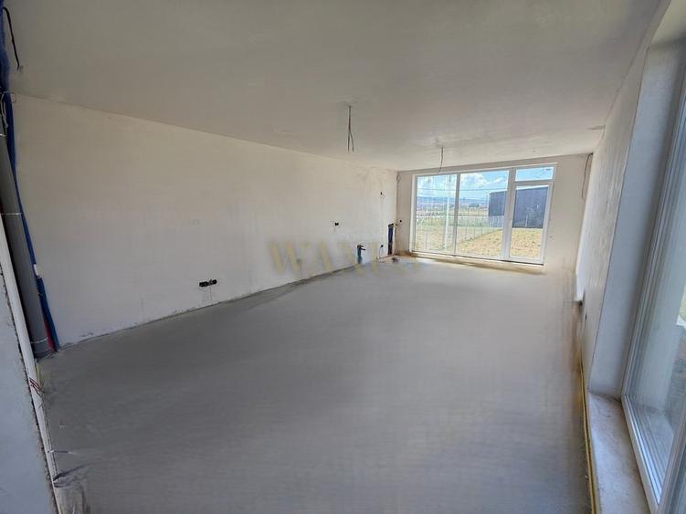 Duplex cu 4 camere cu Canalizare în Sub Coastă