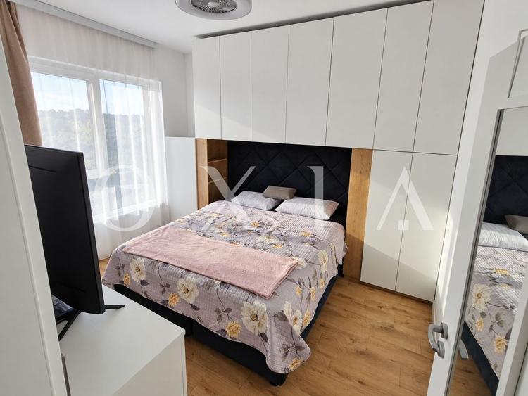 Apartament cu 3 camere semidecomandat, mobilat în Giroc