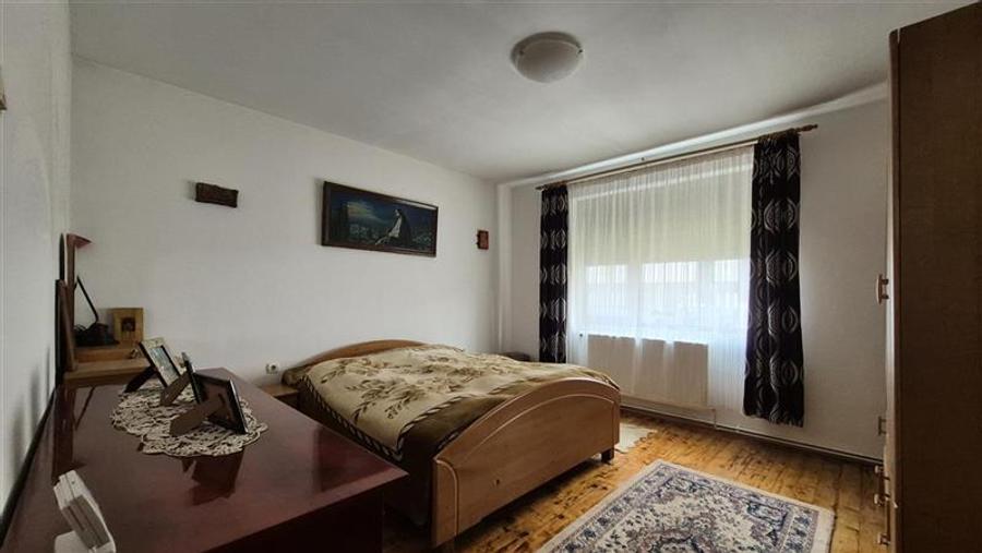 Casă individuală cu 5 camere cu Canalizare în Moșnița Nouă