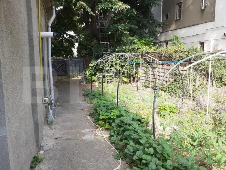 Casă cu 5 camere cu Teren 596 Mp în Central