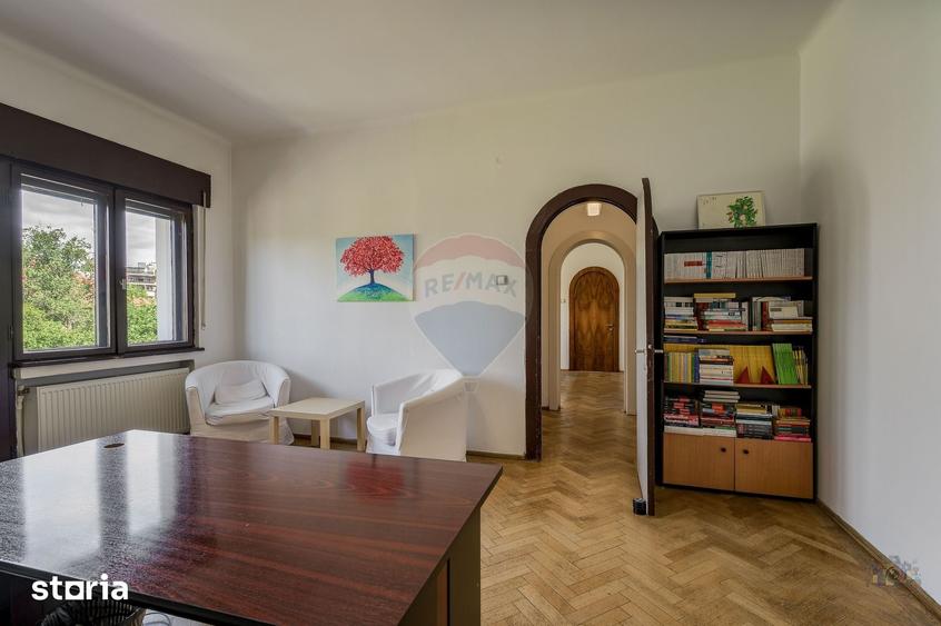 Apartament cu 5 camere în Romană