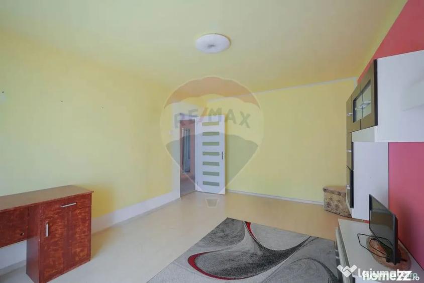 Apartament cu 3 camere decomandat în Dacia