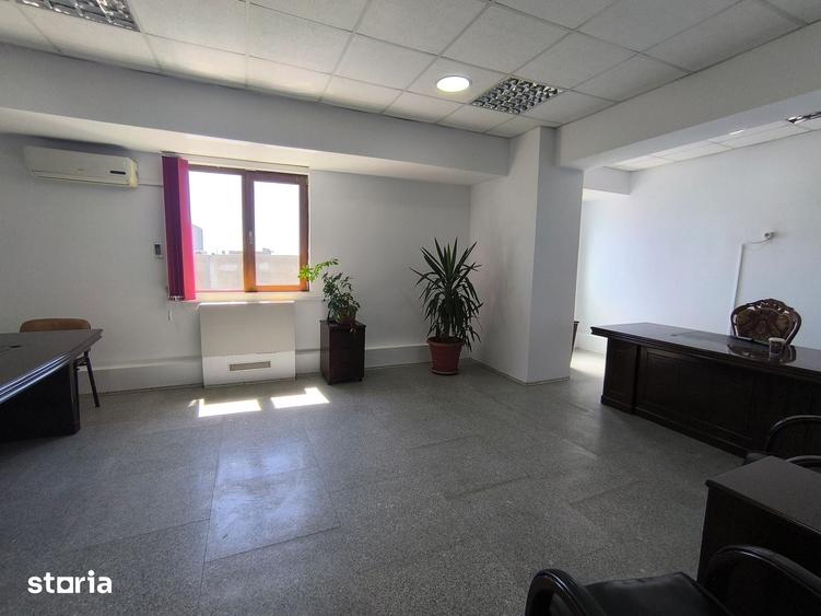 Spațiu comercial, de 100 mp, în Central