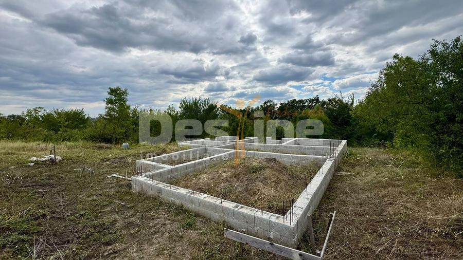 Teren Construcții intravilan de 415 mp, în Deal