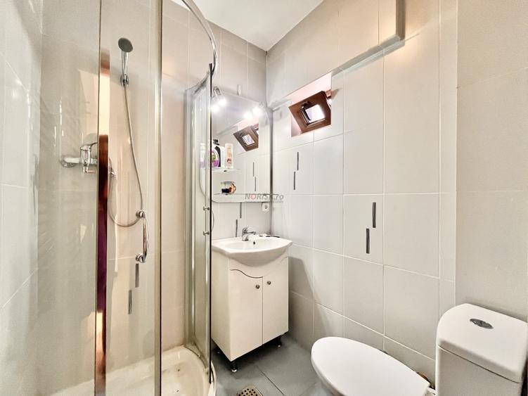 Apartament cu 3 camere semidecomandat, mobilat în Tineretului