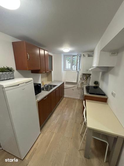 Apartament cu 5 camere în Dămăroaia