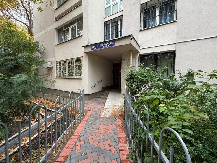 Apartament cu 2 camere semidecomandat în Titan