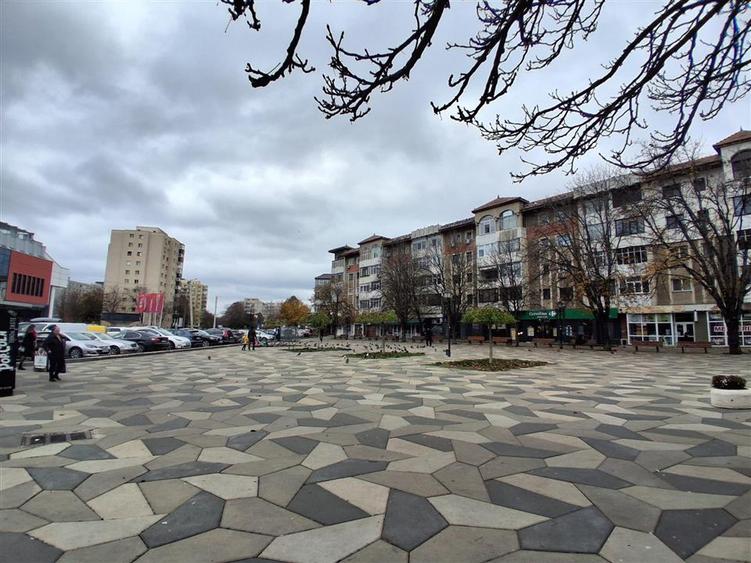 Apartament cu 2 camere decomandat în Hala Centrală