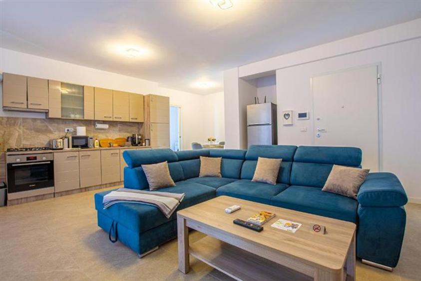 Apartament cu 2 camere decomandat, mobilat în Aradului