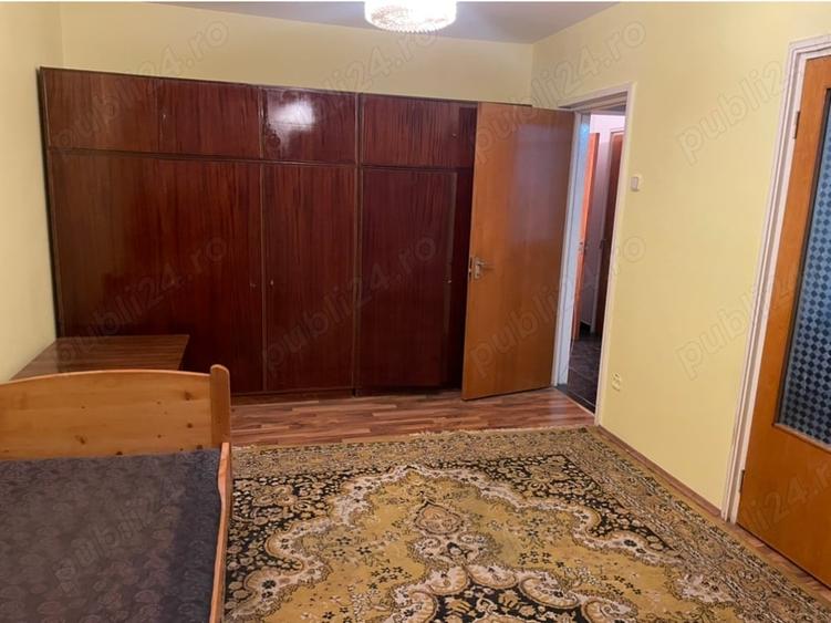 Apartament cu 3 camere decomandat în Drumul Taberei