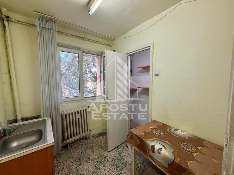 Apartament cu 2 camere semidecomandat în Spitalul Județean