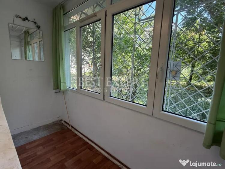 Apartament cu 3 camere decomandat în Titan