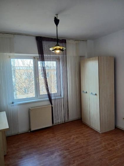 Apartament cu 3 camere decomandat în Lenin