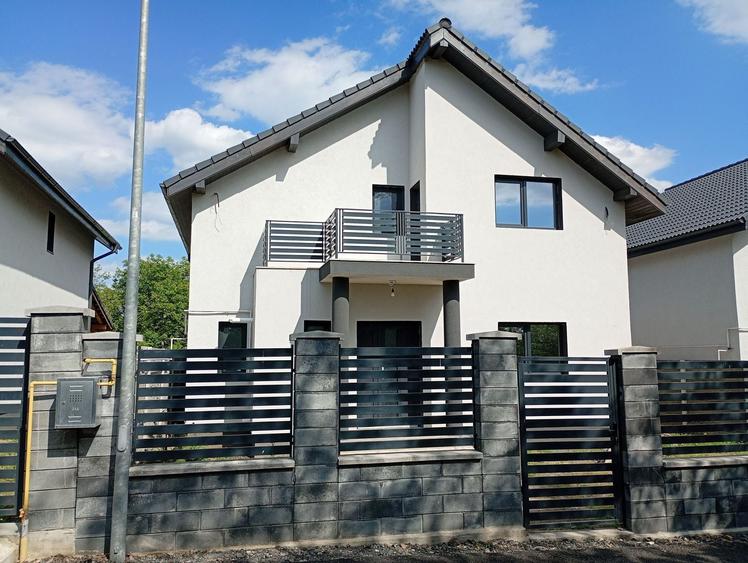 Casă individuală cu 5 camere cu Canalizare în Sânandrei