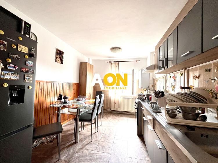Apartament cu 4 camere decomandat, mobilat în Cetate