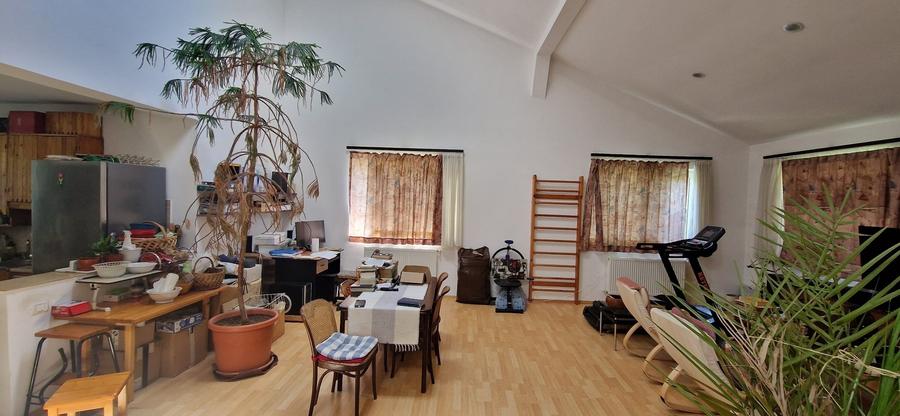 Casă cu 5 camere cu Teren 390 Mp în Odăi