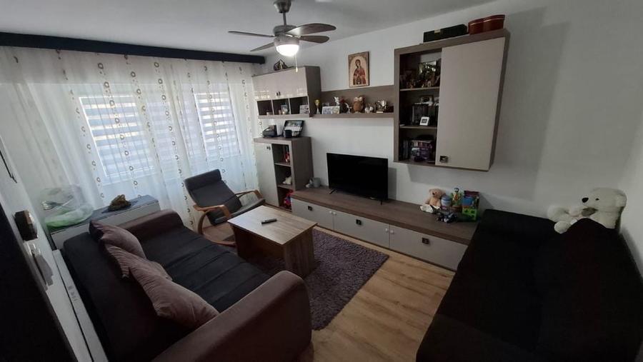 Apartament cu 3 camere decomandat în Central