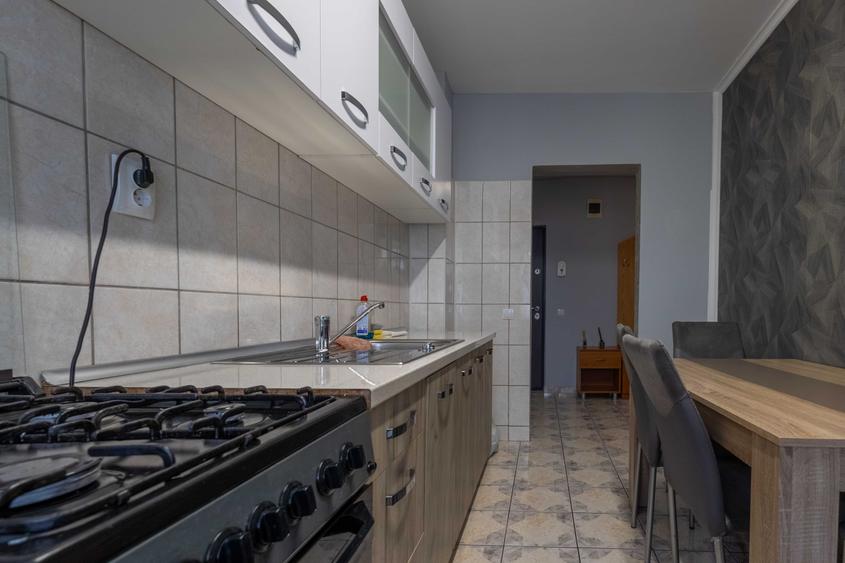 Apartament cu 3 camere decomandat în Florești