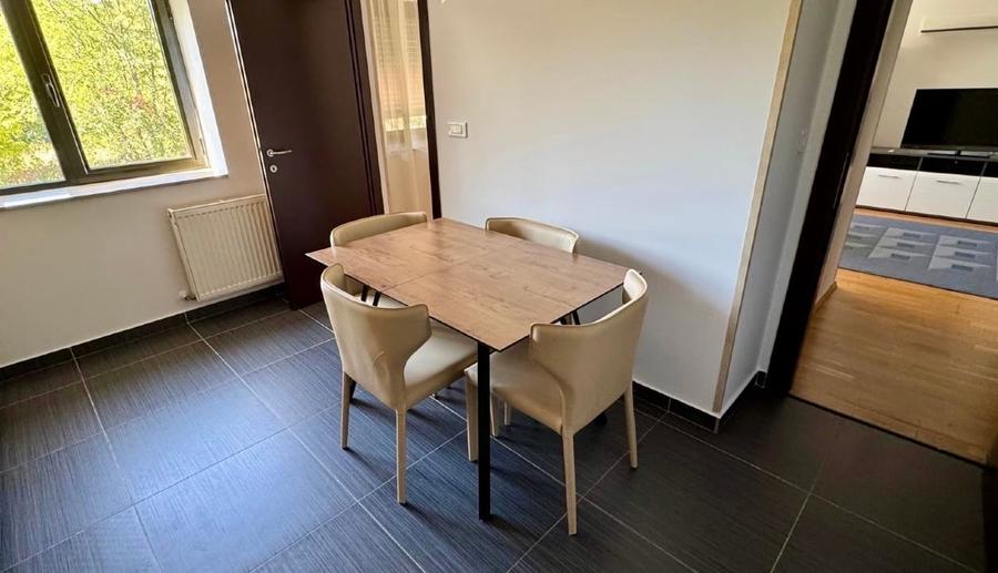 Apartament cu 3 camere, mobilat în Iancu Nicolae