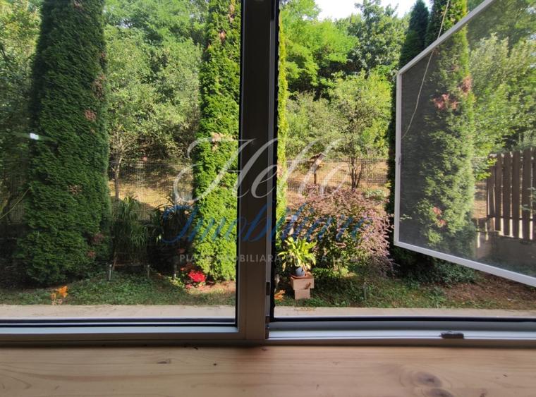 Apartament cu 3 camere semidecomandat, mobilat în Florești