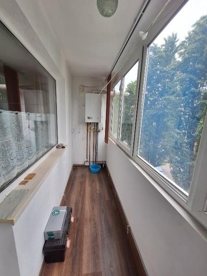 Apartament cu 3 camere semidecomandat, mobilat în Dacia